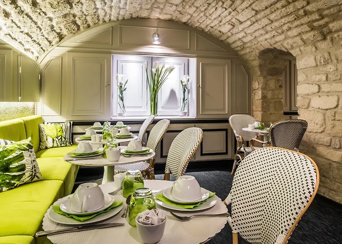 Jardin Le Bréa Hotel París